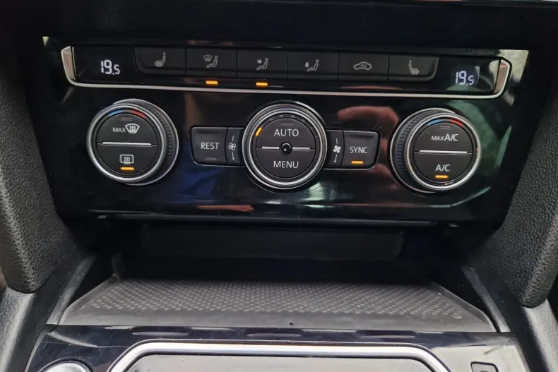 Volkswagen Passat din 2020 cu 99.578 km - oferta VOL123804 - foto 17