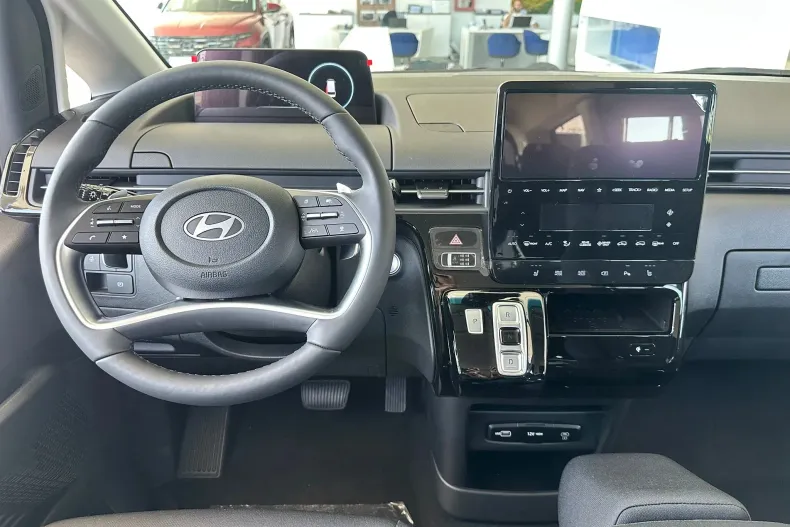 Hyundai STARIA din 2025 cu 1 km - oferta HYU123833 - foto 3