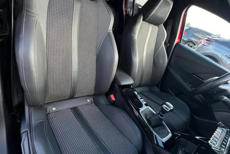 Peugeot 208 din 2020 cu 130.586 km - oferta PEU123845 - foto 9