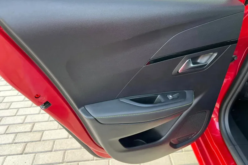 Peugeot 208 din 2020 cu 130.586 km - oferta PEU123845 - foto 11