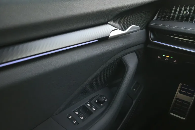 Skoda Superb din 2025 cu 6.500 km - oferta SKO123867 - foto 33