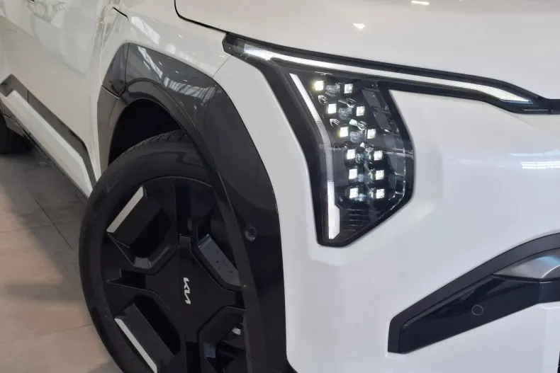 Kia EV3 din 2025 cu 1 km - oferta KIA123881 - foto 8
