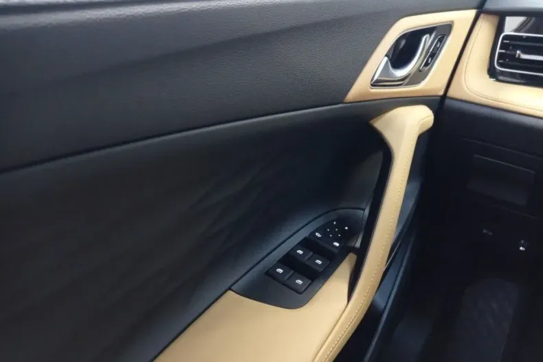 MG HS din 2025 cu 2.000 km - oferta MG0123932 - foto 12