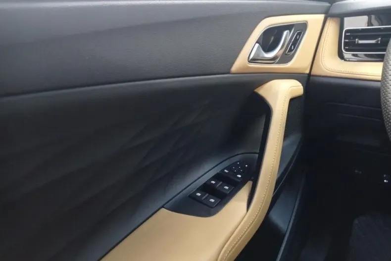 MG HS din 2024 cu 4.700 km - oferta MG0123934 - foto 12