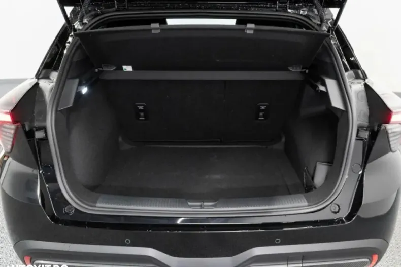 MG MG4 din 2023 cu 6.100 km - oferta MG0123939 - foto 6