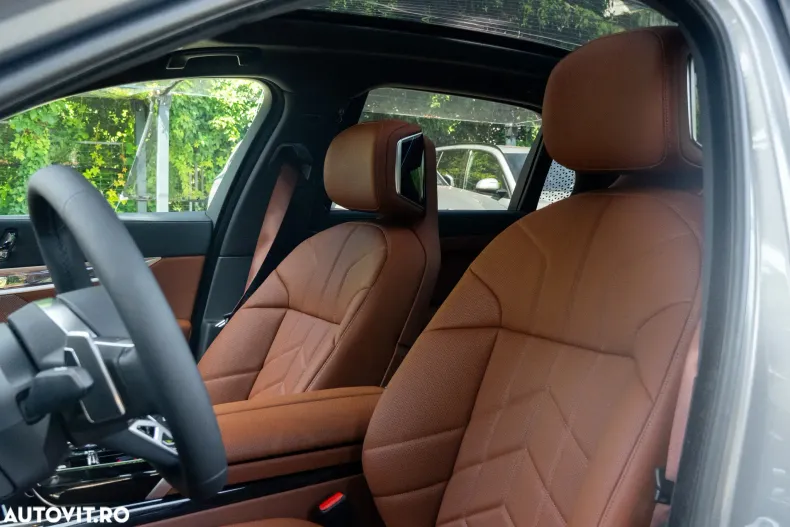 BMW Seria 7 din 2025 cu 10.900 km - oferta BMW124000 - foto 9