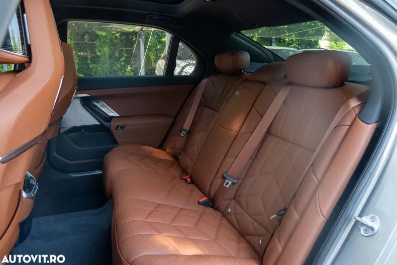 BMW Seria 7 din 2025 cu 10.900 km - oferta BMW124000 - foto 14