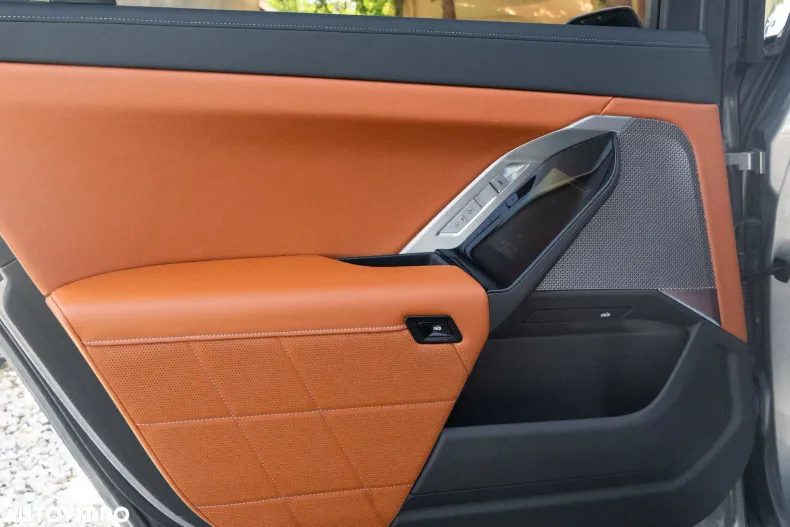 BMW Seria 7 din 2025 cu 10.900 km - oferta BMW124000 - foto 16