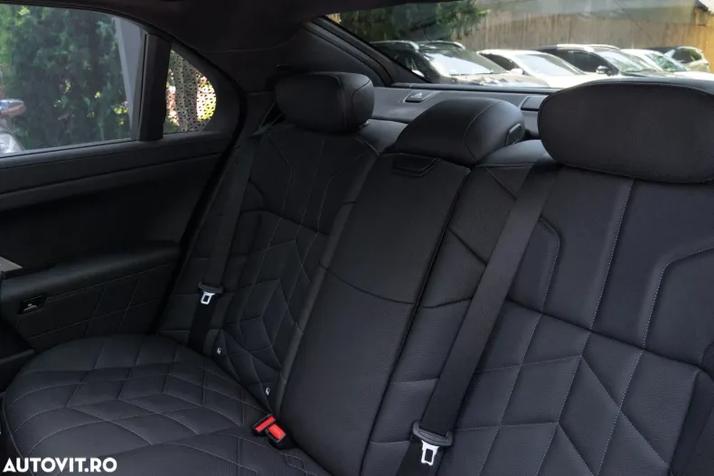 BMW Seria 7 din 2025 cu 12.500 km - oferta BMW124006 - foto 16