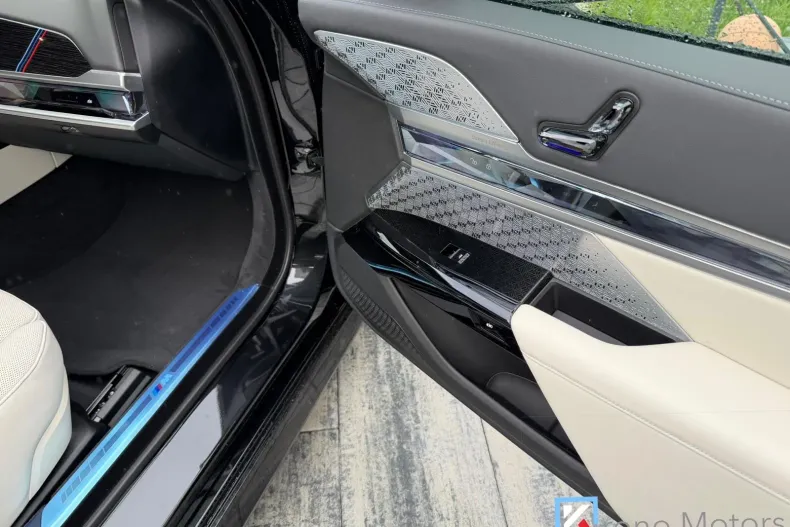 BMW Seria 7 din 2025 cu 15 km - oferta BMW124072 - foto 15