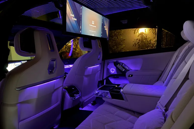 BMW Seria 7 din 2025 cu 15 km - oferta BMW124072 - foto 18