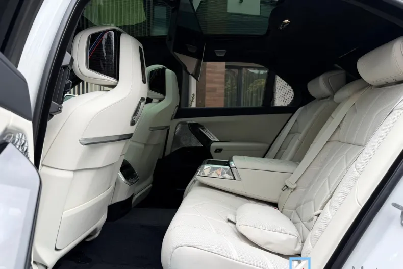 BMW Seria 7 din 2025 cu 15 km - oferta BMW124072 - foto 25