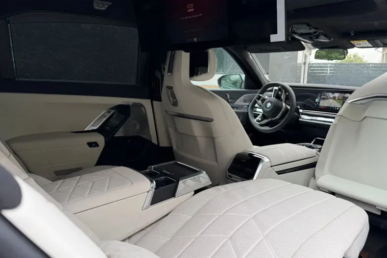 BMW Seria 7 din 2025 cu 15 km - oferta BMW124073 - foto 10