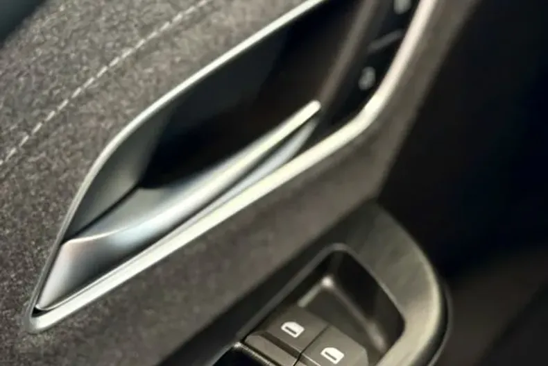 MG ZS HEV din 2024 cu 2 km - oferta MG0124101 - foto 9