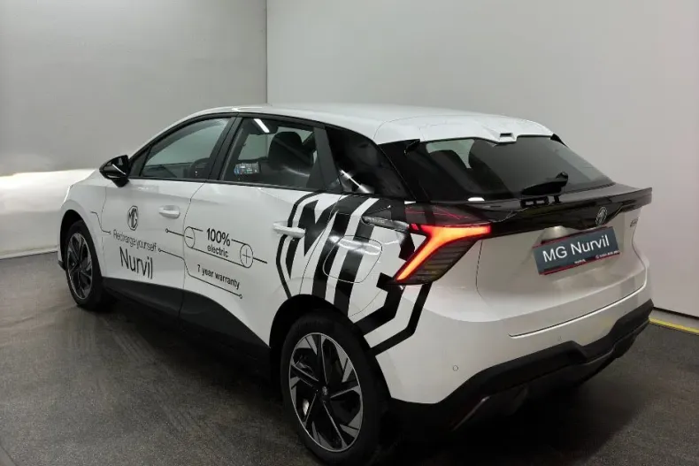 MG MG4 din 2023 cu 5.000 km - oferta MG0124109 - foto 3