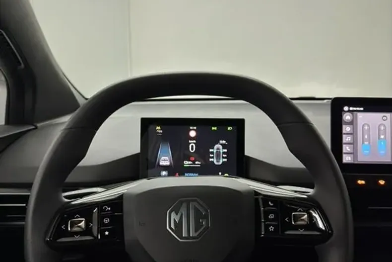 MG MG4 din 2023 cu 5.000 km - oferta MG0124109 - foto 8