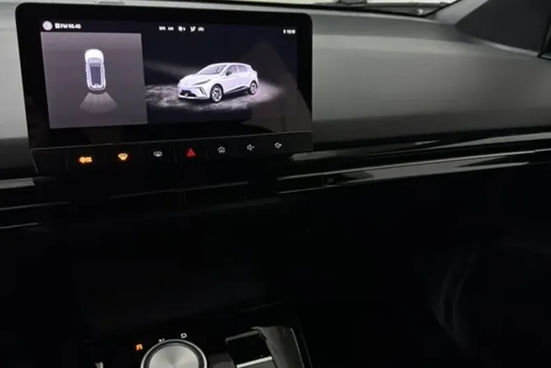 MG MG4 din 2023 cu 5.000 km - oferta MG0124109 - foto 9