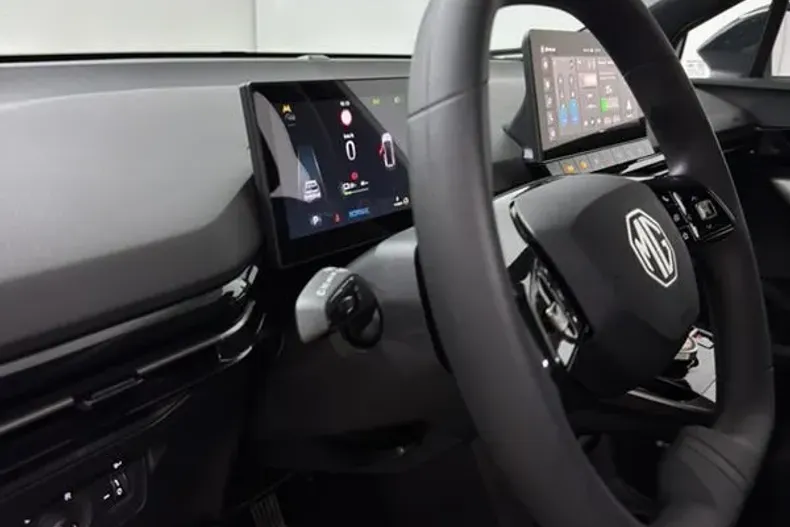 MG MG4 din 2023 cu 5.000 km - oferta MG0124109 - foto 13