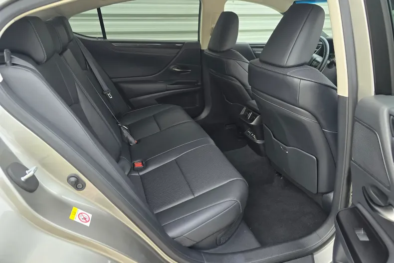 Lexus Seria ES din 2019 cu 117.500 km - oferta LEX124116 - foto 23