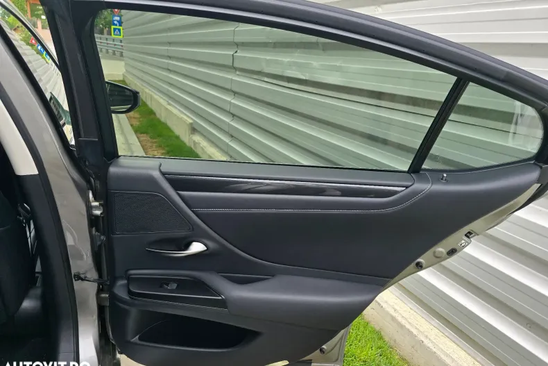 Lexus Seria ES din 2019 cu 117.500 km - oferta LEX124116 - foto 29