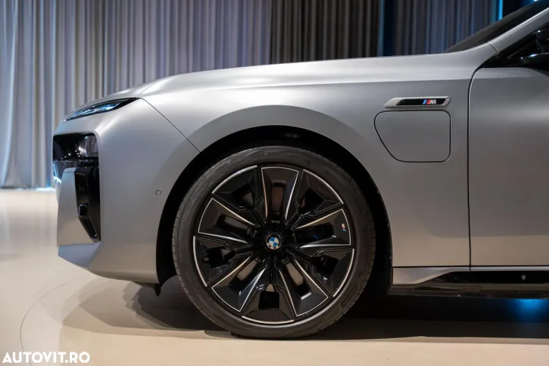 BMW Seria 7 din 2023 cu 9.800 km - oferta BMW124242 - foto 13