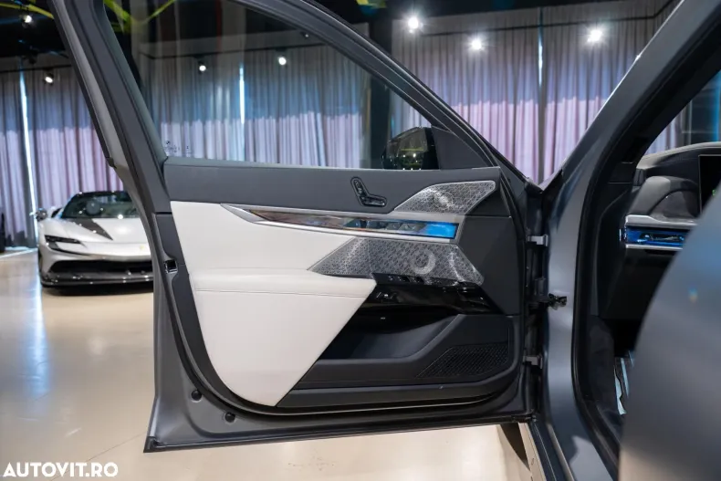 BMW Seria 7 din 2023 cu 9.800 km - oferta BMW124242 - foto 17