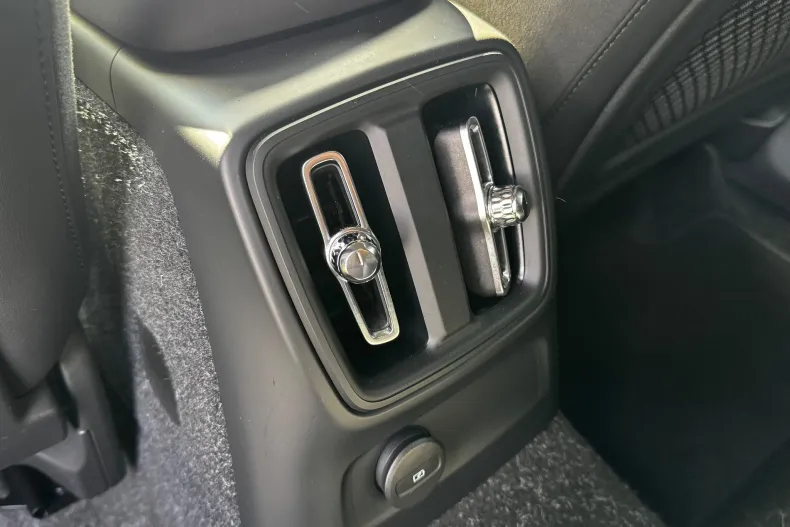 Volvo XC40 din 2020 cu 142.500 km - oferta VOL124382 - foto 26