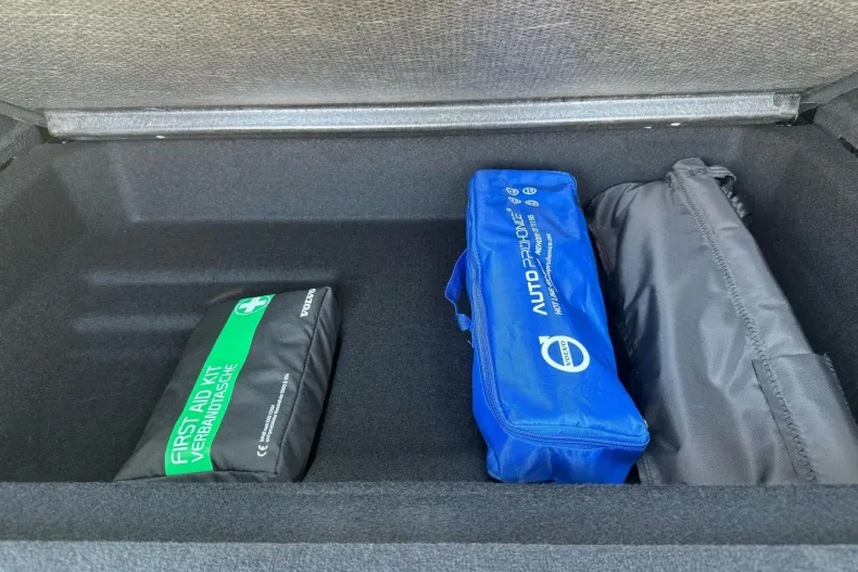 Volvo XC90 din 2021 cu 83.490 km - oferta VOL124493 - foto 30