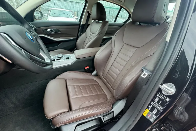 BMW Seria 3 din 2023 cu 13.927 km - oferta BMW124497 - foto 13