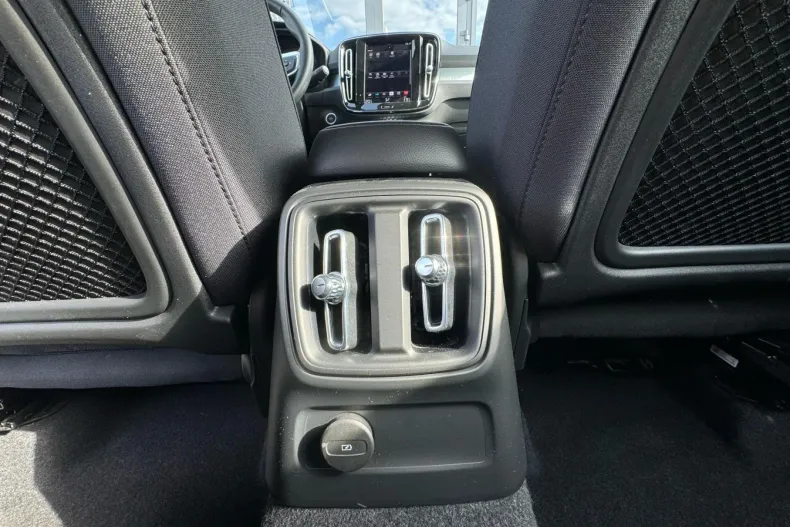 Volvo XC40 din 2022 cu 25.533 km - oferta VOL124515 - foto 17