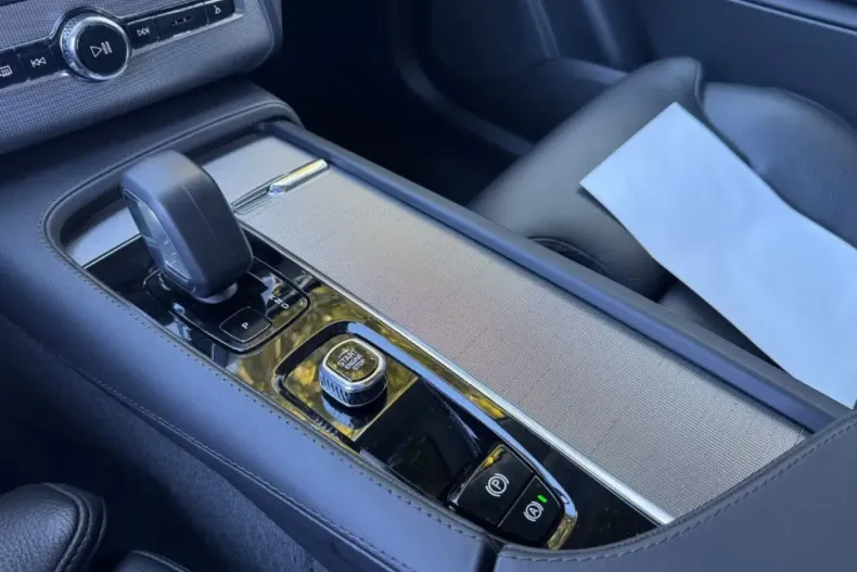 Volvo XC90 din 2022 cu 36.528 km - oferta VOL124586 - foto 11