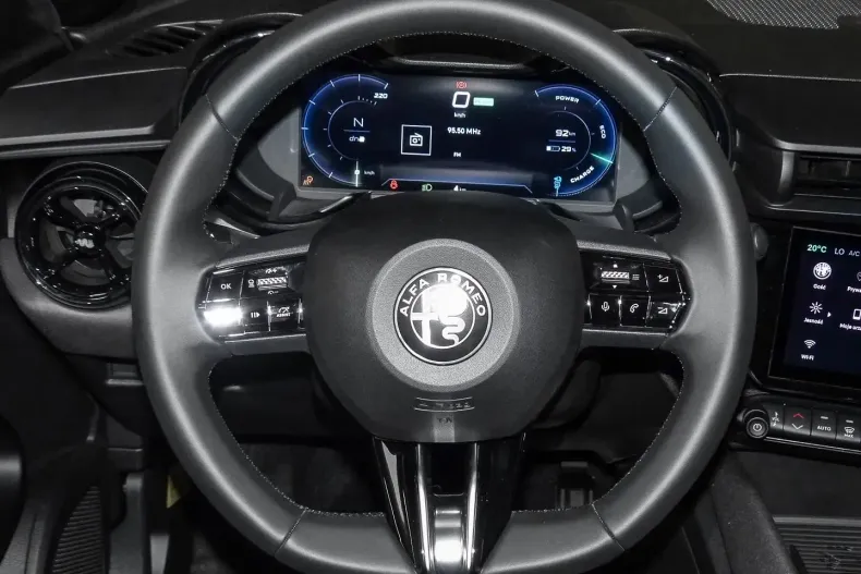 Alfa Romeo Junior din 2024 cu 8.000 km - oferta ALF124607 - foto 9