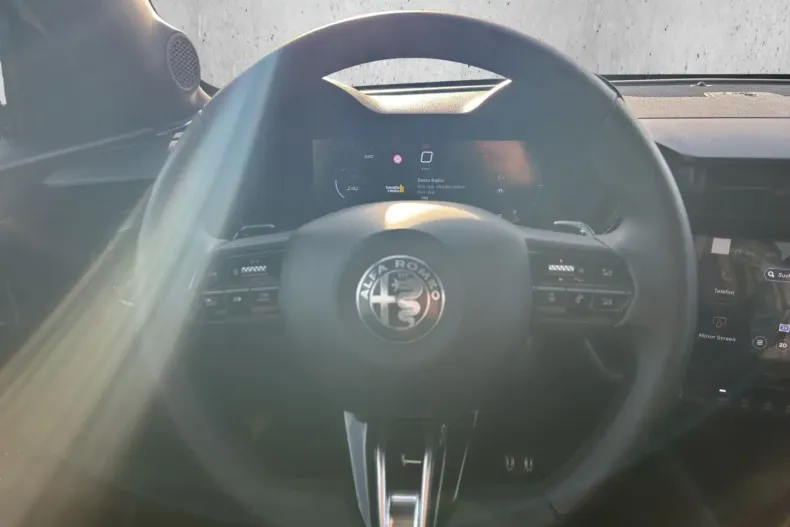 Alfa Romeo Junior din 2024 cu 15.555 km - oferta ALF124611 - foto 12