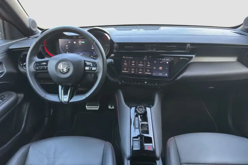 Alfa Romeo Junior din 2024 cu 11.000 km - oferta ALF124612 - foto 15