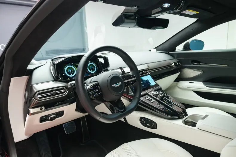 Aston Martin V8 Vantage din 2024 cu 1.329 km - oferta AST124617 - foto 7