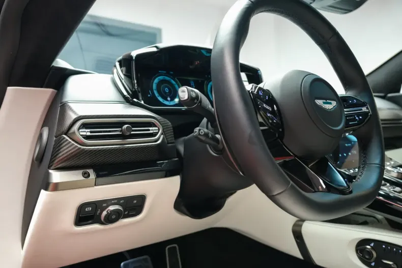 Aston Martin V8 Vantage din 2024 cu 1.329 km - oferta AST124617 - foto 12