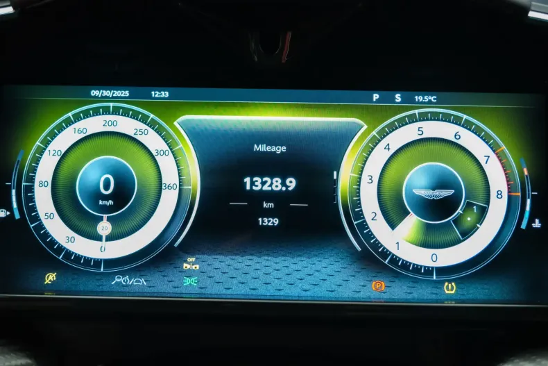 Aston Martin V8 Vantage din 2024 cu 1.329 km - oferta AST124617 - foto 15