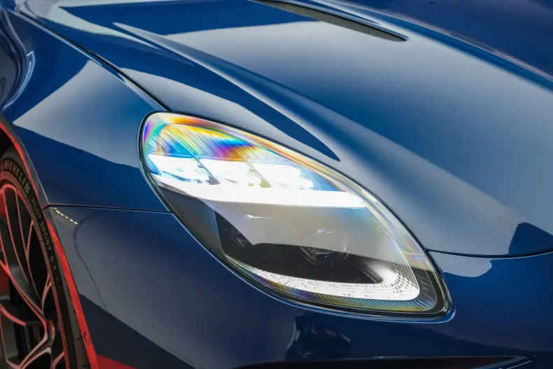 Aston Martin V8 Vantage din 2024 cu 1.329 km - oferta AST124617 - foto 18