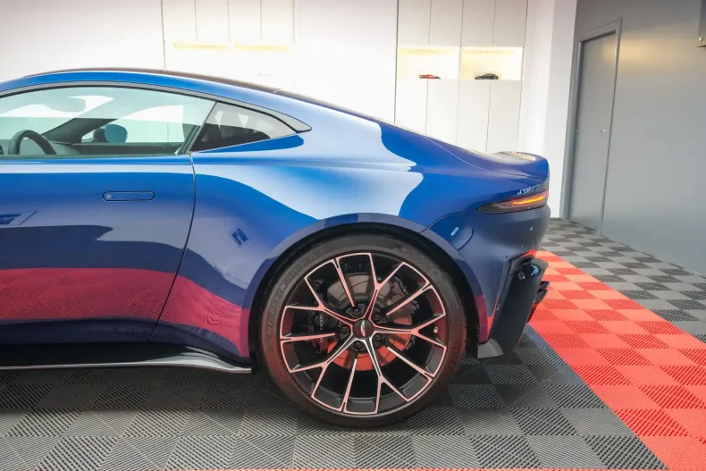 Aston Martin V8 Vantage din 2024 cu 1.329 km - oferta AST124617 - foto 23