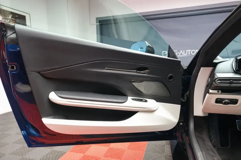 Aston Martin V8 Vantage din 2024 cu 1.329 km - oferta AST124617 - foto 27