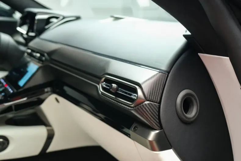 Aston Martin V8 Vantage din 2024 cu 1.329 km - oferta AST124617 - foto 29