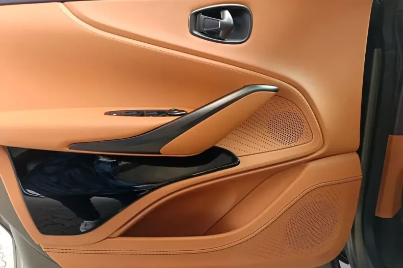 Aston Martin DBX din 2025 cu 137 km - oferta AST124623 - foto 5