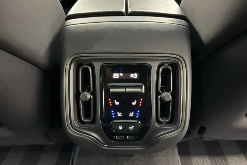 Aston Martin DBX din 2023 cu 10.750 km - oferta AST124631 - foto 24