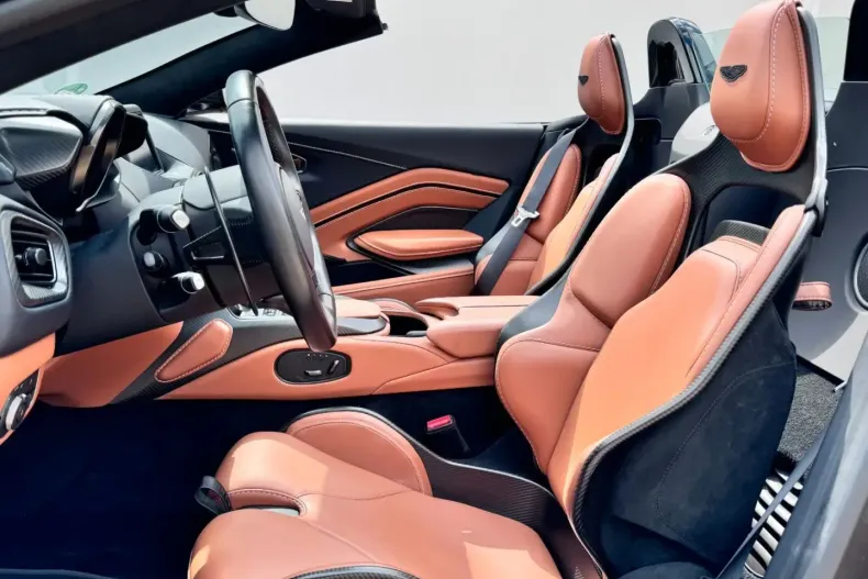 Aston Martin V12 Vantage din 2023 cu 11.500 km - oferta AST124636 - foto 2