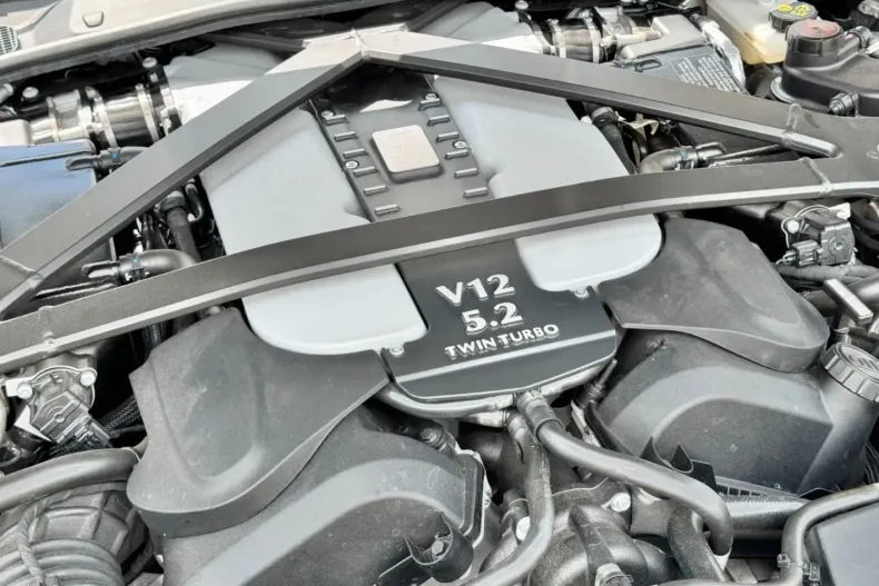 Aston Martin V12 Vantage din 2023 cu 11.500 km - oferta AST124636 - foto 4