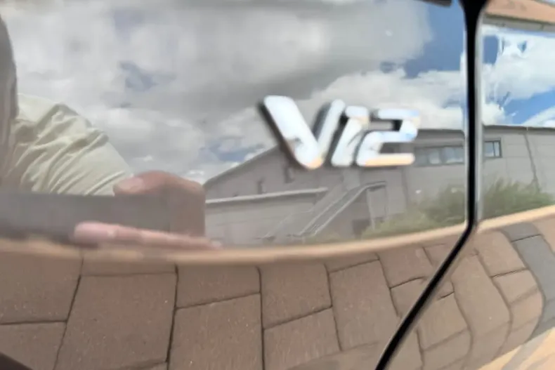 Aston Martin V12 Vantage din 2023 cu 11.500 km - oferta AST124636 - foto 8