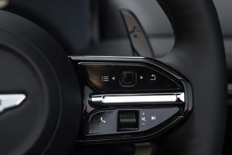 Aston Martin DB12 din 2024 cu 1.111 km - oferta AST124637 - foto 24