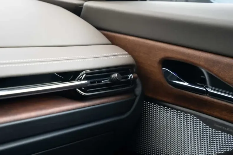 Aston Martin DB12 din 2024 cu 13.300 km - oferta AST124640 - foto 41