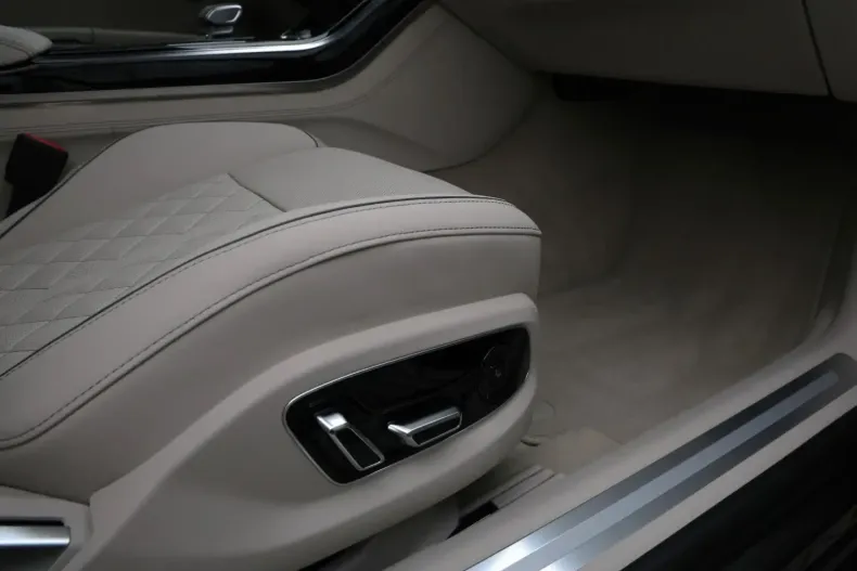 Audi A8 din 2023 cu 6.018 km - oferta AUD124679 - foto 14