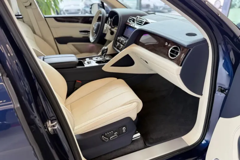 Bentley Bentayga din 2023 cu 48.913 km - oferta BEN124681 - foto 18